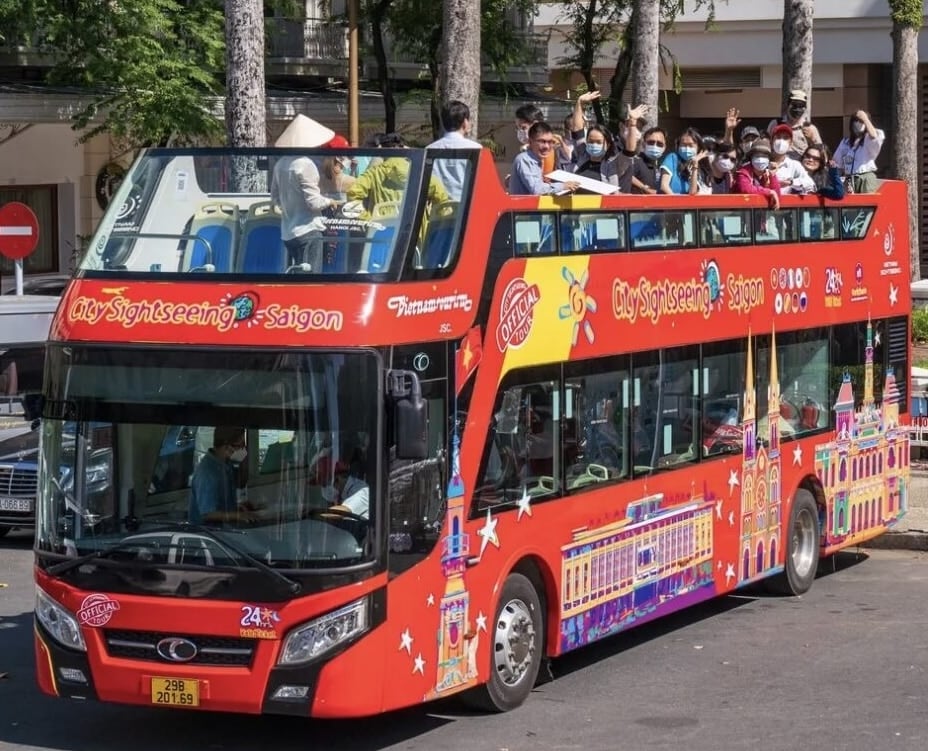 Saigon sightseeing on an open bus